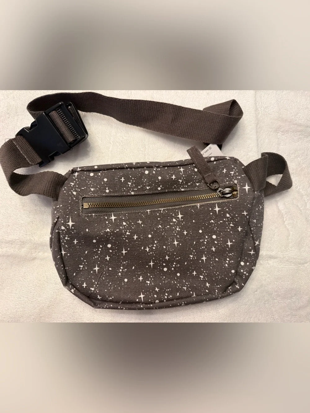 Star-Print Crossbody Hip Bag in Gray